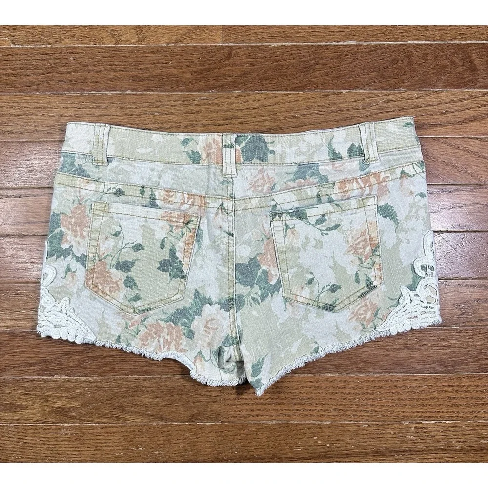 Mossimo Supply Co Floral Denim Shorts Women's Size 13 Fit 6 Lace Trim Distressed